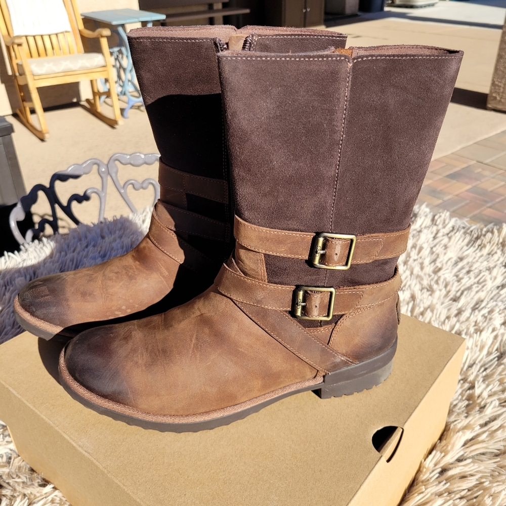 UGG Lorana Boots